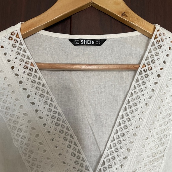 SHEIN Drop Shoulder Guipure Lace Trim Knot Hem Top - Picture 3 of 14